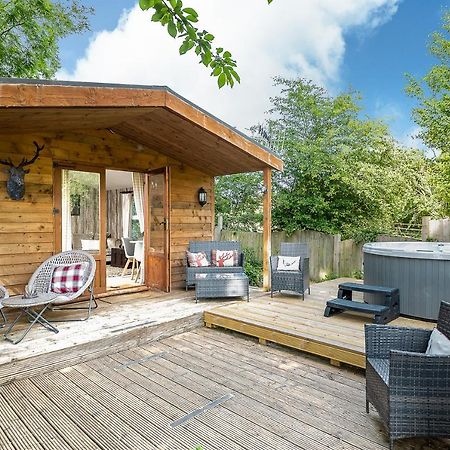 The Log Cabin With Private Hot Tub, Bath Exterior photo